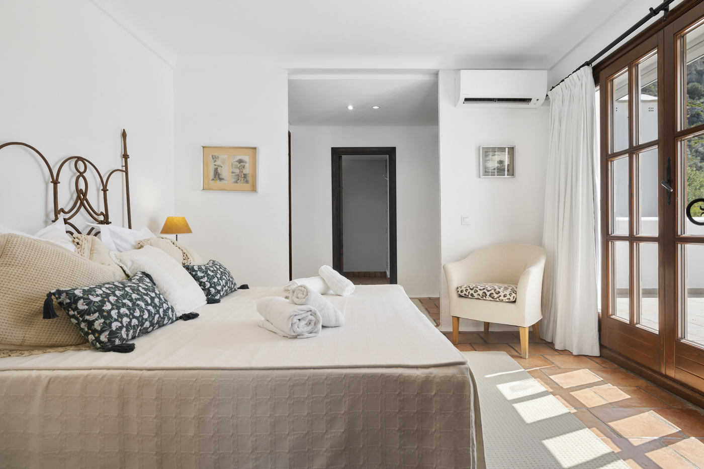 Cama XL, aire acondicionado y terraza